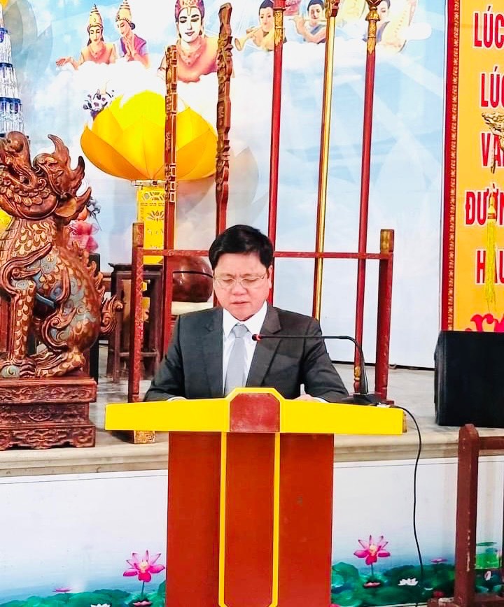 Ông Trần Quốc Huy - Tỉnh ủy viên, Giám đốc Sở Nội vụ phát biểu chúc mừng