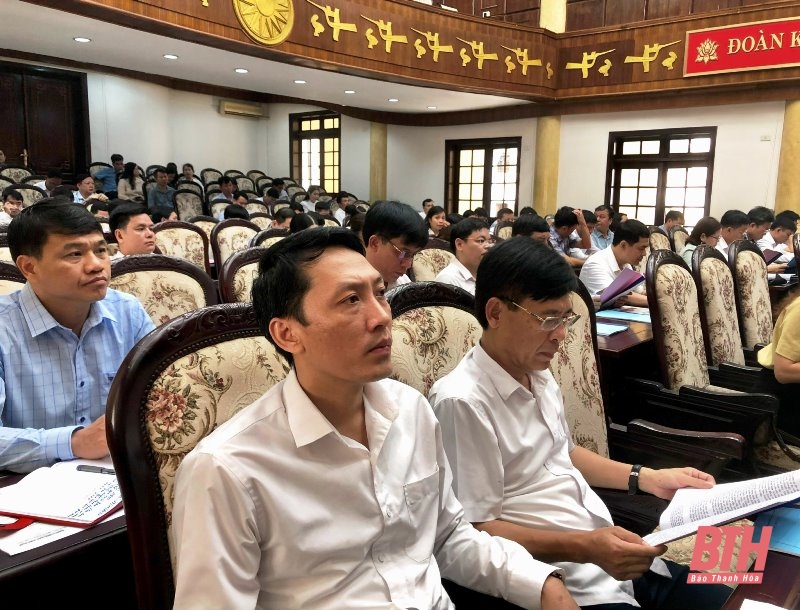 Các đại biểu dự hội nghị.