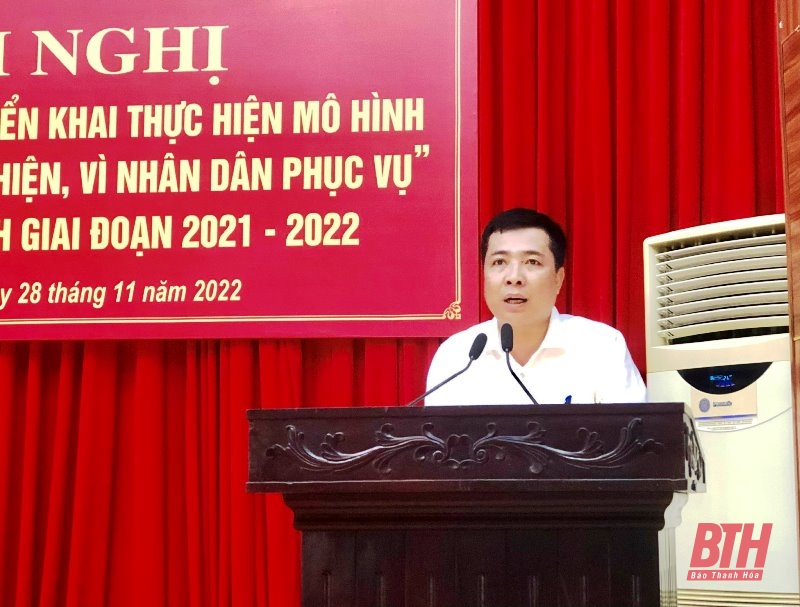 Chủ tịch UBND xã Hoằng Thái Trịnh Hữu Vui tham luận tại hội nghị.