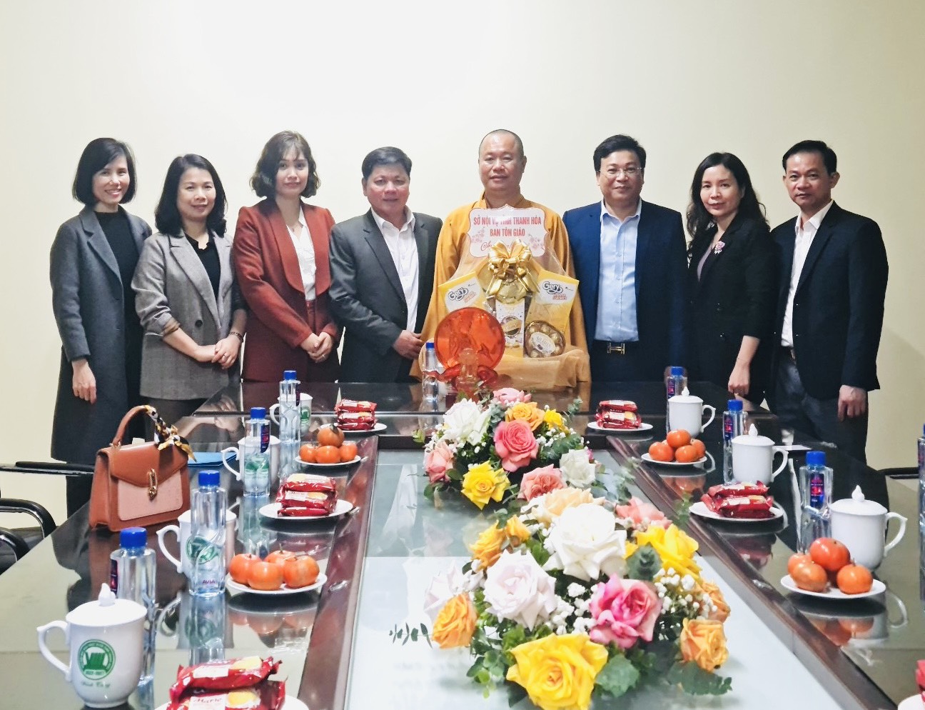 Đồng chí Trần Quốc Huy, Tỉnh ủy viên, Giám đốc Sở Nội vụ cùng lãnh đạo Ban Tôn giáo chúc Tết Ban Trị sự Phật giáo thành phố Thanh Hóa
