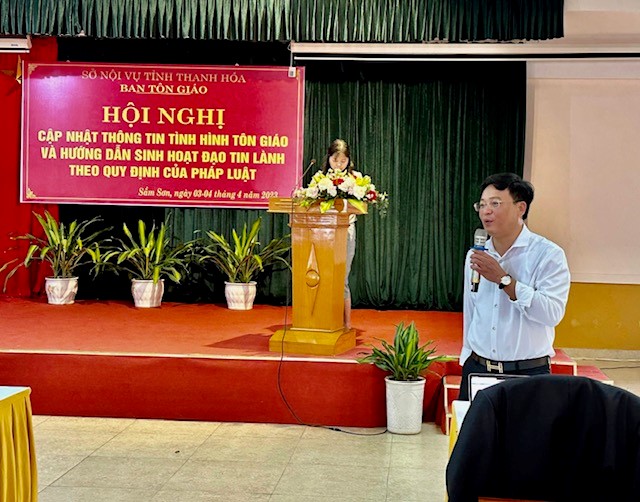 Đồng chí Hồ Việt Anh, Trưởng ban Ban Tôn giáo phúc đáp những vướng mắc trong sinh hoạt, hoạt động tôn giáo của đại biểu tại Hội nghị