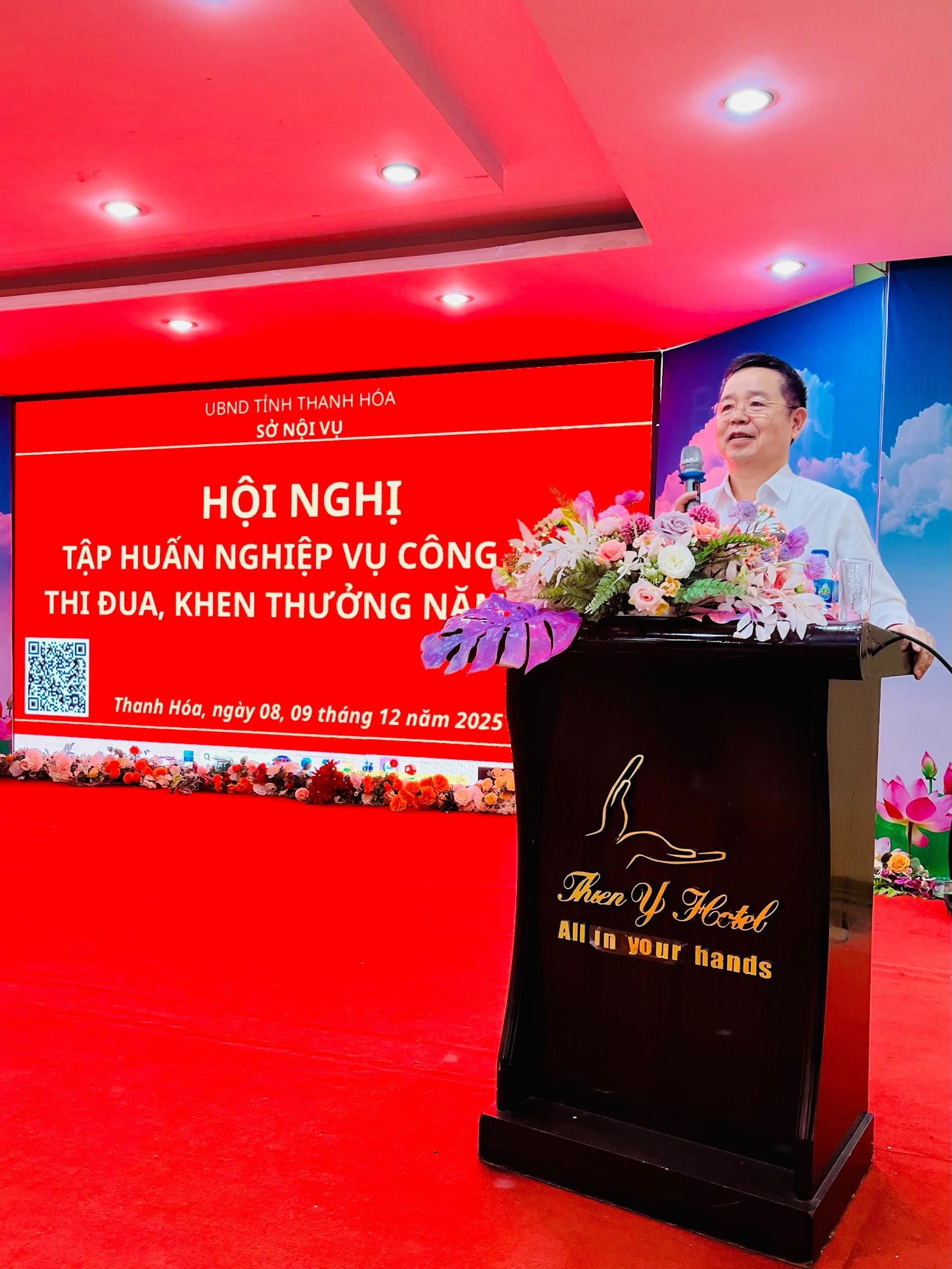 Đồng chí Nguyễn Văn Chiến, Phó Giám đốc Sở Nội vụ, phát biểu tại Hội nghị