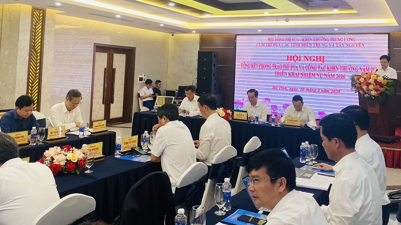 Lãnh đạo Bộ Nội vụ, Ban Thi đua - Khen thưởng Trung ương  và các tỉnh trong Cụm thi đua (Ảnh: SNV)