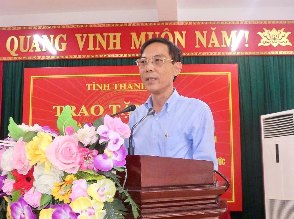 Đồng chí Đầu Thanh Tùng, Tỉnh ủy viên, Phó Chủ tịch UBND tỉnh phát biểu.