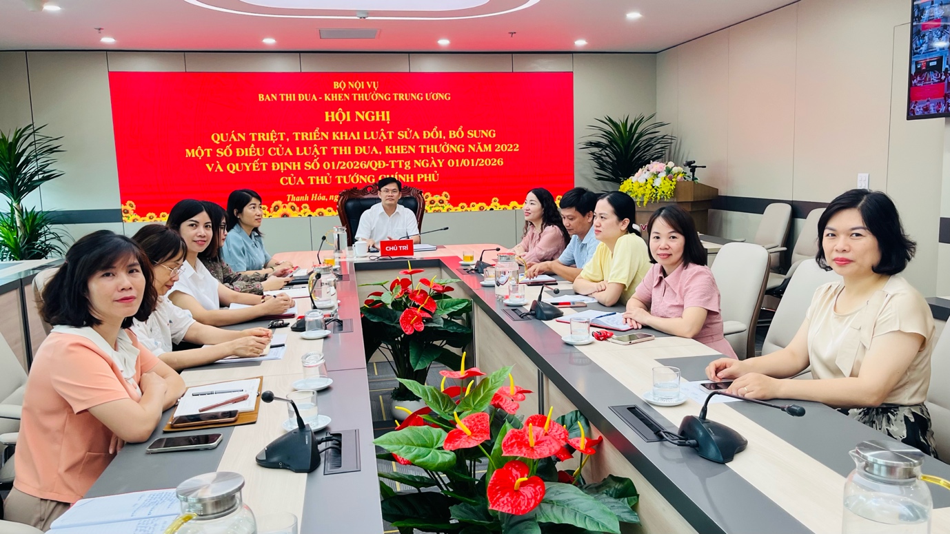 Toàn cảnh hội nghị trực tuyến triển khai các quy định mới về thi đua, khen thưởng tại điểm cầu Thanh Hóa