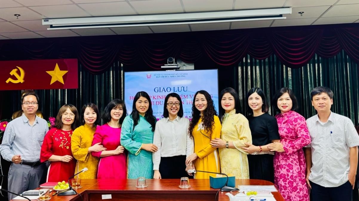 Đoàn công tác Sở Nội vụ Thanh Hóa chụp ảnh lưu niệm  cùng Ban Thi đua - Khen thưởng Thành phố Hồ Chí Minh