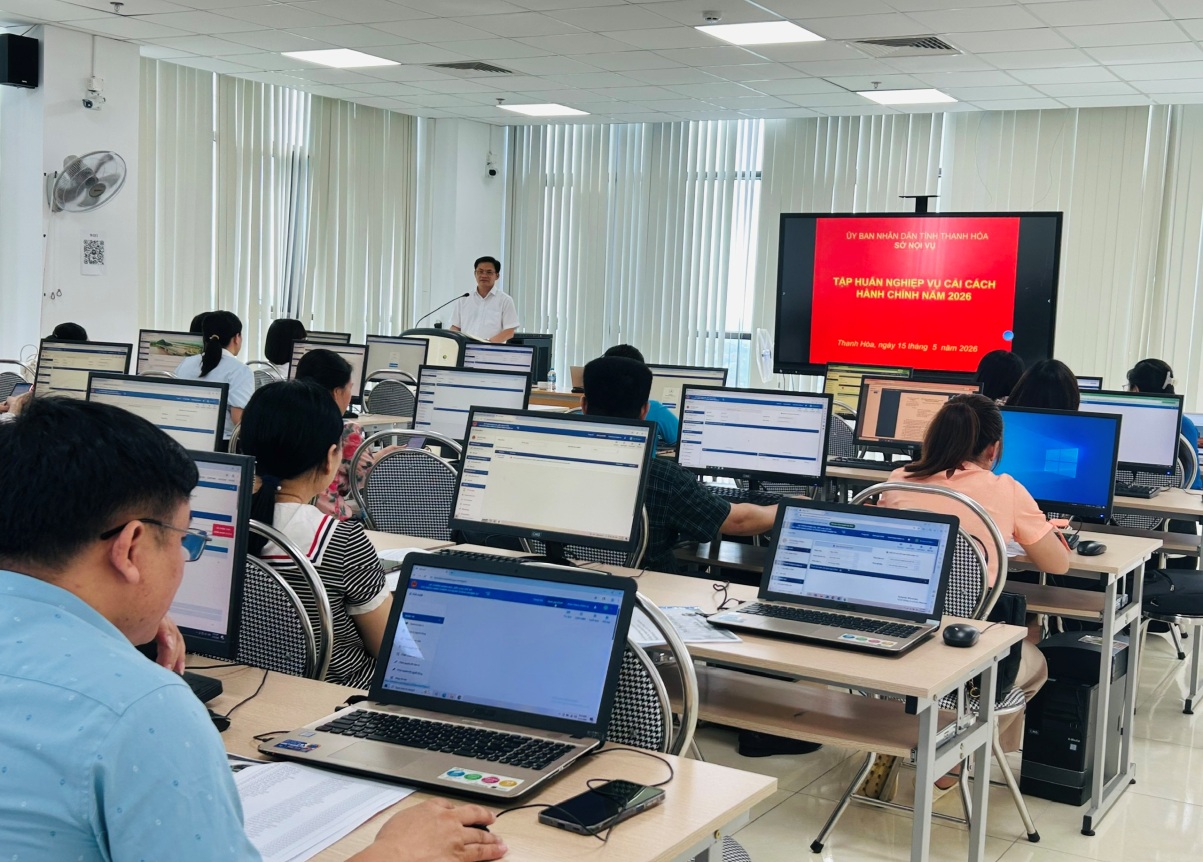 Đồng chí Lê Thanh Triều – Phó Giám đốc Sở Nội vụ phát biểu khai mạc lớp tập huấn nghiệp vụ cải cách hành chính năm 2026