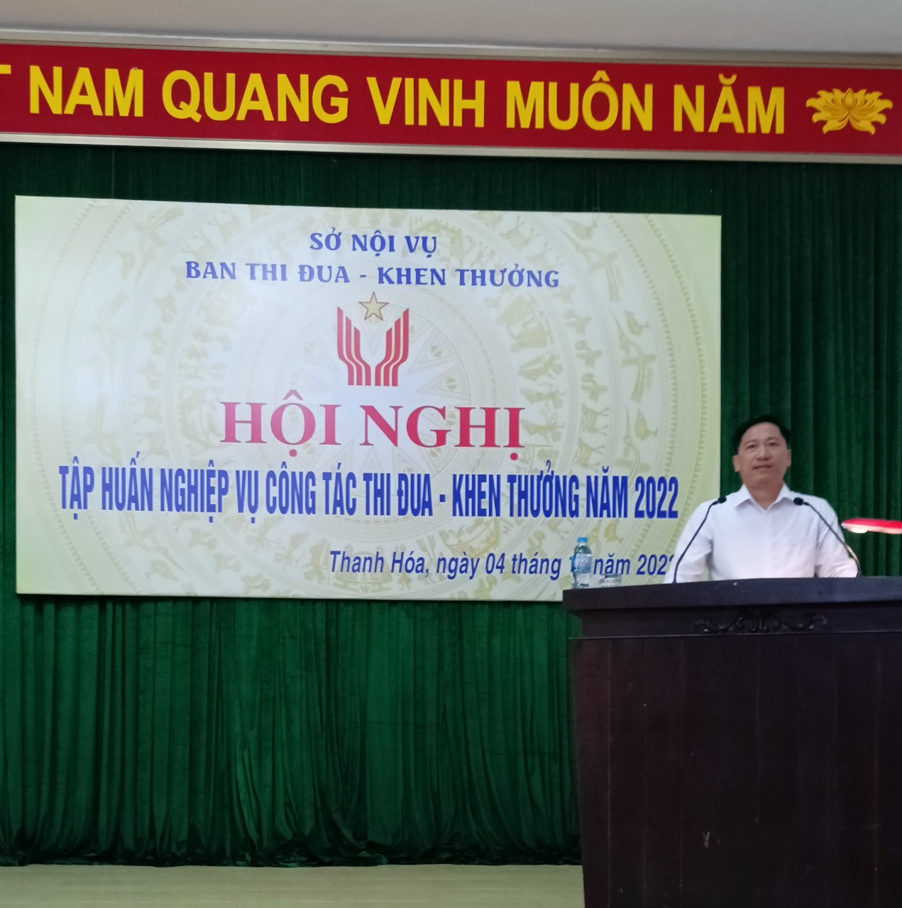 Đồng chí Lê Ngọc Khánh, Trưởng ban Thi đua - Khen thưởng tỉnh phát biểu khai mạc tại hội nghị