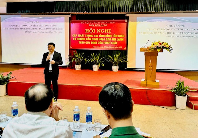 Đồng chí Hồ Việt Anh, Trưởng ban Ban Tôn giáo báo cáo chuyên đề tại Hội nghị